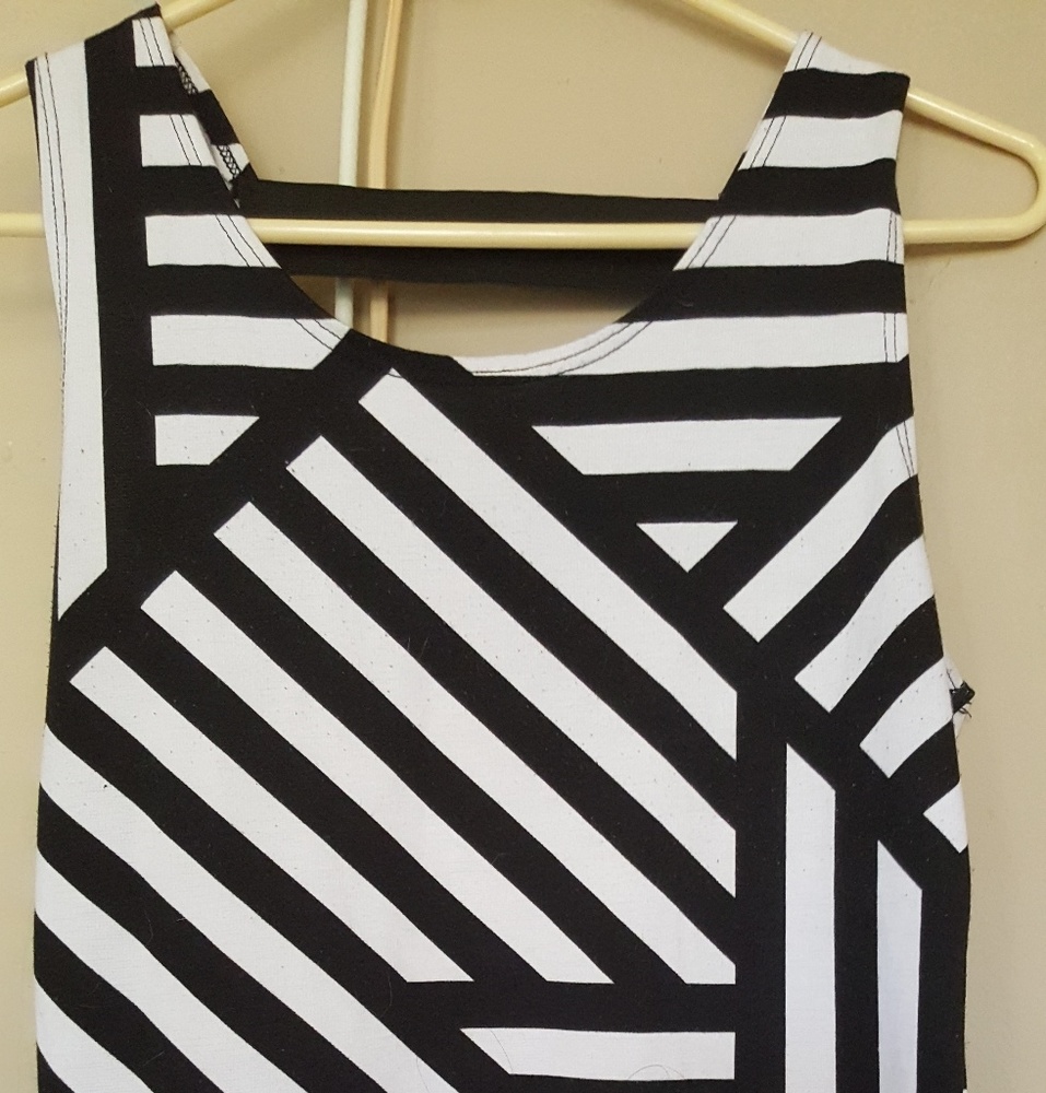 NWOT/ Black & White sleeveless summer top